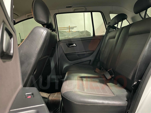 Imagen 9 de 12 de Volkswagen Suran 2015 1.6 Highline 101cv Cuero