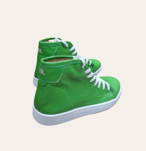 Imagen 2 de 3 de Zapatilla Bota Cuero Verde Corre Lola