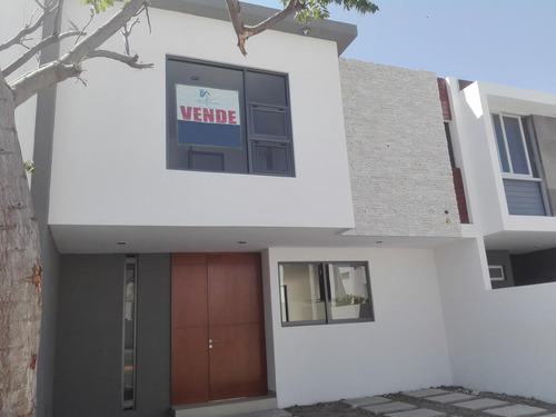 Imagen 2 de 18 de Casa En Venta En Sierra Nogal - Nueva - $2,900,000 - Jardin Amplio - Frente A Área De Donación - León Gto