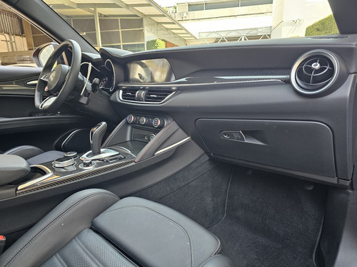 Alfa Romeo Stelvio 2.9L Quadrifoglio Verde V6 Bi-Turbo At