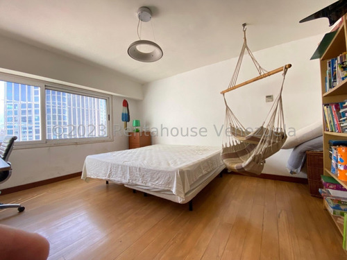 Imagen 15 de 27 de Amplio Apartamento En Alquiler, Urb. Las Mercedes