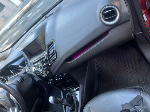 Ford Fiesta Kinetic 1.6 Sedan Titanium 120cv