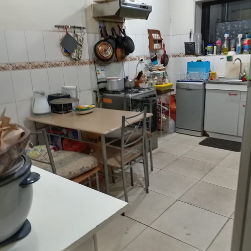 Venta Casa, 4 Dormitorios, 2 Baños Y Estacionamientos.
