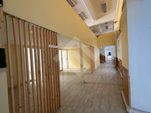Gran Oficina En Venta En La Mejor Ubicación Del Centro Stgo