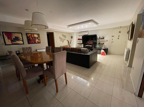 Imagen 2 de 19 de Departamento En Venta - Moron Sur- 5 Ambientes- Proximo Estacion- Impecable