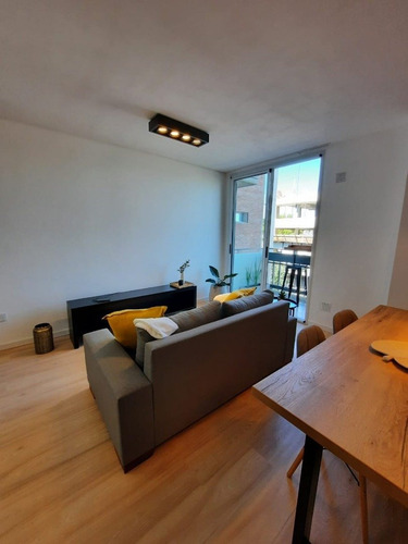 Departamento Con Patio Exclusivo Y Balcon Al Frente. De 2 Dormitorios