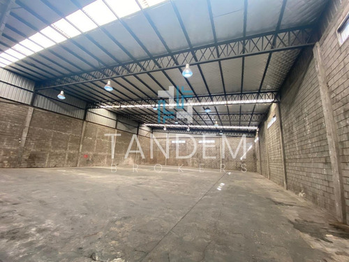 Imagen 2 de 20 de Excelente Galpón 1000 M2 Cub C/ Oficinas En Zona Industrial El Triangulo Sobre Calle Asfaltada