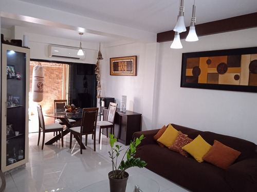 Imagen 1 de 13 de Townhouse En Res. Mucubaji, Atth-163