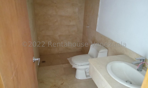Ss: Vende Apartamento 23-15207 En Lomas De Las Mercedes De 205 M2, 3h/4b/4pe