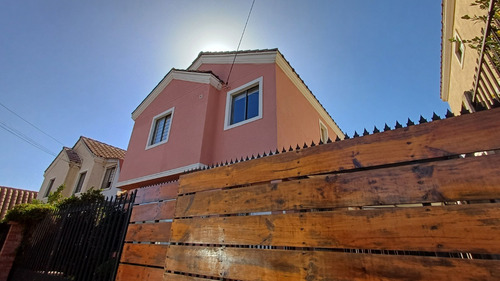 Casa En Barrio Residencial Con Jardín Terraza Techada