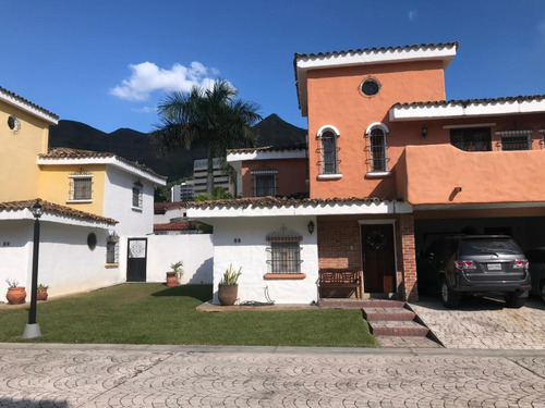 Jose R Armas, Vende Casa En Urbanización Piedras Pintadas, Conjunto Puerta De Hierro.