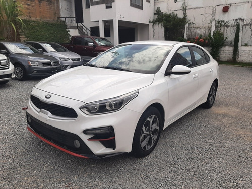 Imagen 2 de 12 de Kia Forte 2.0 Lx At 2020