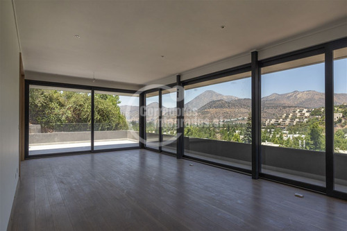 Casa En Venta De 5 Dorm. En Lo Barnechea