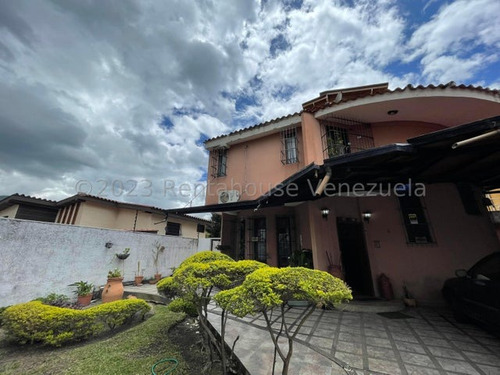 Yilmer Salazar Vende Casa En Urbanizacion El Castaño En Maracay 24-5287 Yjs