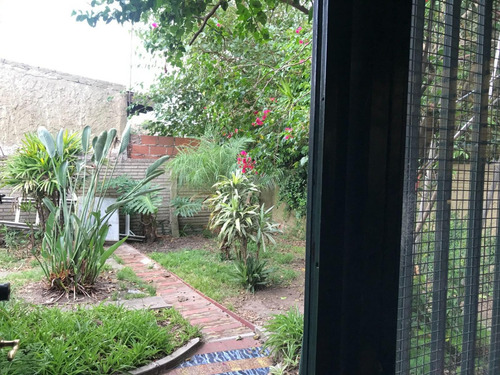 Ph En Venta - 5 Dormitorios 4 Baños - 299mts2 - Rafael Calzada, Almirante Brown
