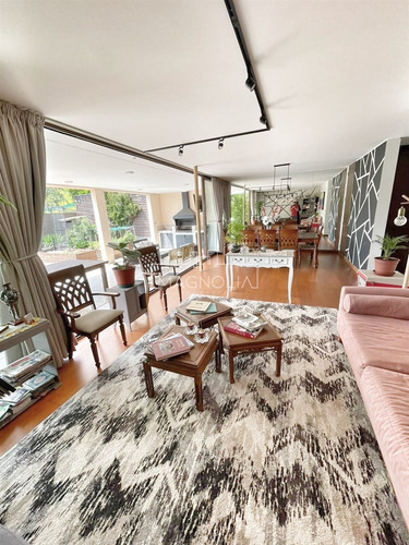 Casa En Venta De 4 Dorm. En Colina