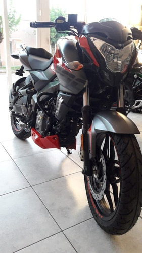Imagen 2 de 18 de Bajaj Rouser Ns 200 División Ruedas