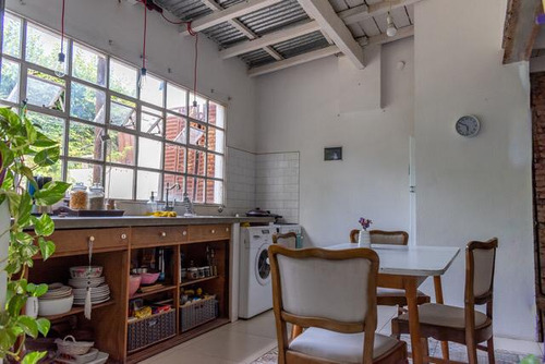 Casa Con Local En Venta - 3 Dormitorios 3 Baños - 330mts2 - La Plata