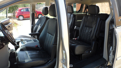 Imagen 8 de 15 de Chrysler Town & Country 3.6 Touring Mt