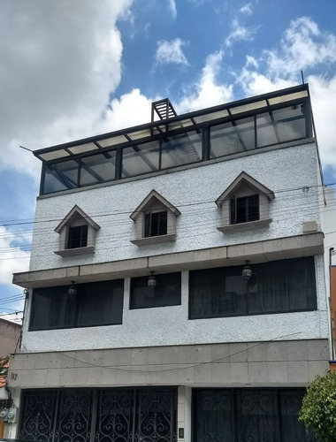 Casa  En Venta Con Alberca En Fraccionamiento Por Ciudad Brisa