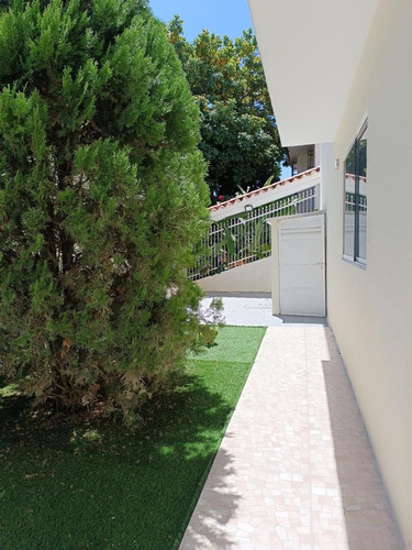 Casa En La Urb.el Trigal Norte, Ubicada En Calle Cerrada, Con Seguridad Garantizada. Zc.o