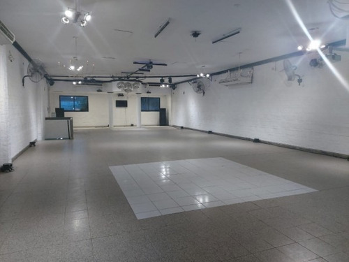 Imagen 2 de 4 de Salón Comercial A Metros De Av. Aristóbulo Del Valle