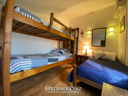 Residencia En Playa Mansa Muy Cerca Del Mar.- Ref: 824