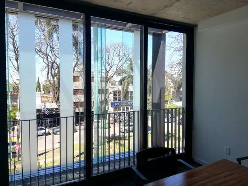 Venta Con Renta De Oficina En Pocitos, Hub