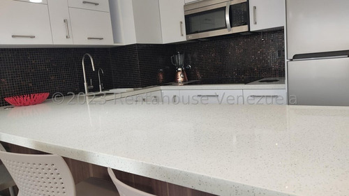Imagen 8 de 24 de Bello A Estrenar Y Remodelado Con Buen Gusto En El Rosal, Caracas, Código: 23-25836 Mvg