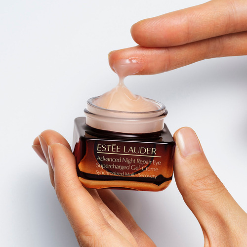 Imagen 2 de 5 de Crema/Gel Eye Supercharged Gel-Creme Synchronized Multi-Recovery Estée Lauder Advanced Night Repair día/noche para todo tipo de piel de 15mL
