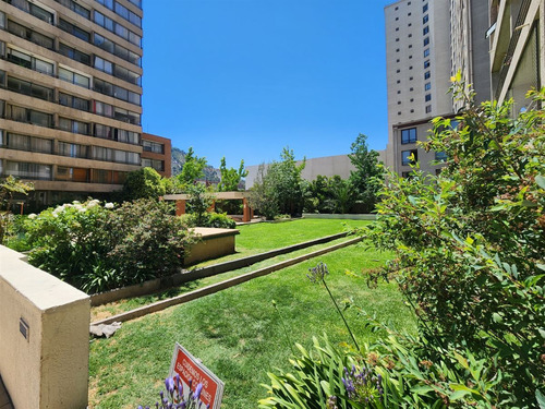 Bonito Y Funcional, Con Excelente Ubicación En Recoleta