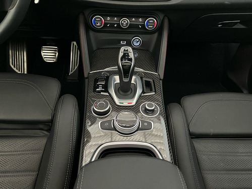 Alfa Romeo Stelvio 2.9L Quadrifoglio Verde V6 Bi-Turbo At