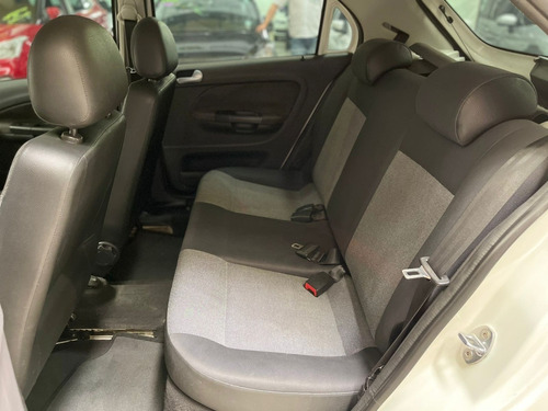 Imagem 10 de 11 de Volkswagen Gol City 2014 1.0 Mi Completo Com Direção + Ar