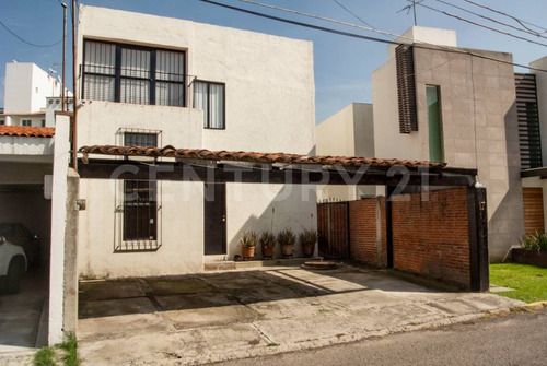 Venta De Casa En Fraccionamiento Villas Las Americas - Recta A Cholula