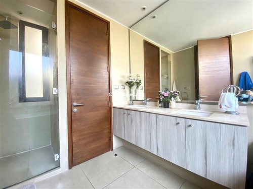 Imagen 20 de 30 de Casa Venta 5d 5b. 5 Estac. Oriente. Condominio. Lo Barnechea