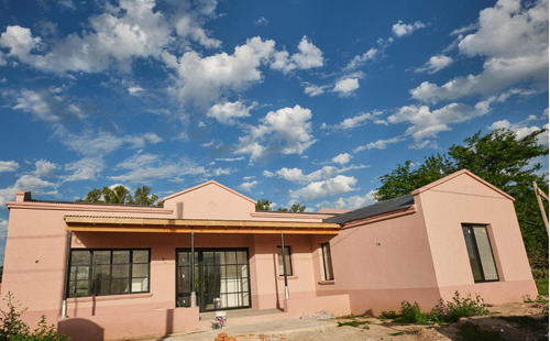 Casa De Estilo En  San Antonio Con Pileta Zona  Parque Criollo 