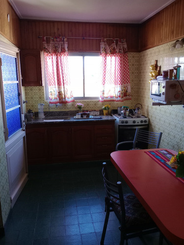 Casa Con Amplio Local, Se Vende O Alquila!!