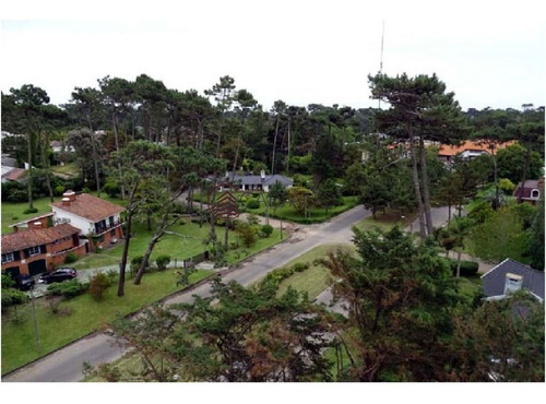 Imagen 15 de 30 de Lindisimo Edificio Ubicado A Pocas Cuadras Del Mar - Punta Del Este Roosevelt