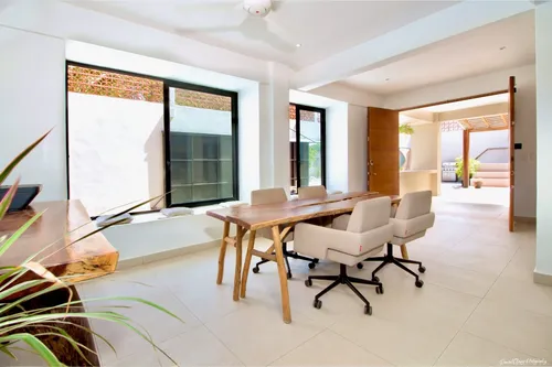 2 Casas Por El Precio De Una! Villa De 7 Recamaras Con 2 Albercas Lock-off Amueblada