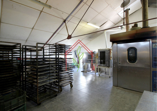 Excelente Local Industrial Con Renta.