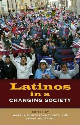 Libro Latinos In A Changing Society - Martha Montero-sieb...