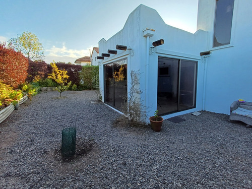 Linda Y Cómoda Casa Se Arrienda Año Corrido Condominio