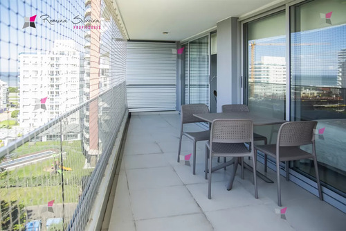 Apartamento En Venta En Torre Esmeralda De 3 Dormitorios , En Punta Del Este