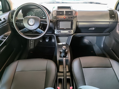 Imagem 5 de 12 de Volkswagen Polo Sedan 1.6 Mi Evidence 8v 2005