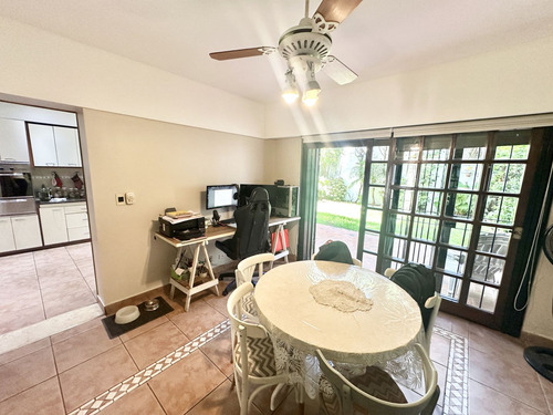 Venta De Hermosa Casa En Parque Chacabuco