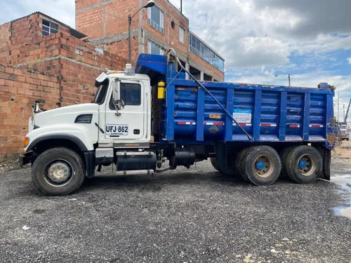 Volqueta Mack Granite