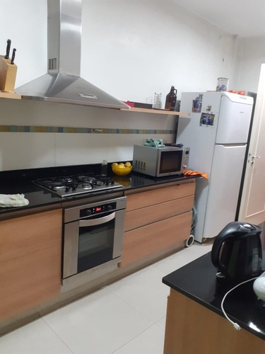 Imagen 6 de 9 de Departamento De 4 Dormitorios Con Dependencia Impecable De Categoría.