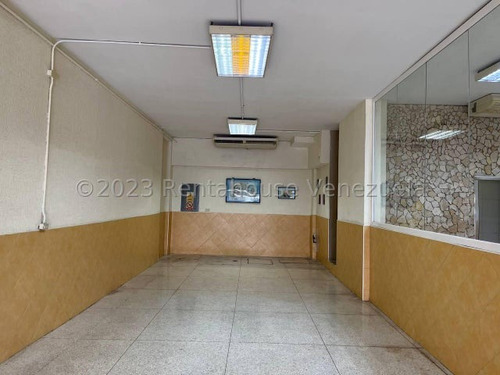 ## Se Vende Local Comercial En El Centro De Barquisimeto ## 23-28422 Fcc ##