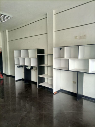 Imagen 7 de 8 de Vera Casa Inmobiliaria Vende Amplio Local Comercial En El C.c Paseo Paraparal L/firma 0414.404.84.31 Jennyfer De López