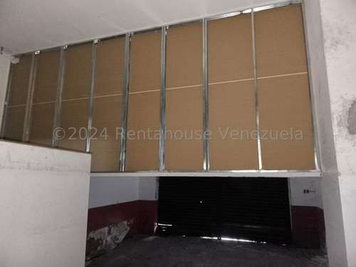 Ag. Vende Magnifico Local Para Colocar Un Negocio De Comida, Taller, Esta A Pie De Calle, Excelente Oportunidad.